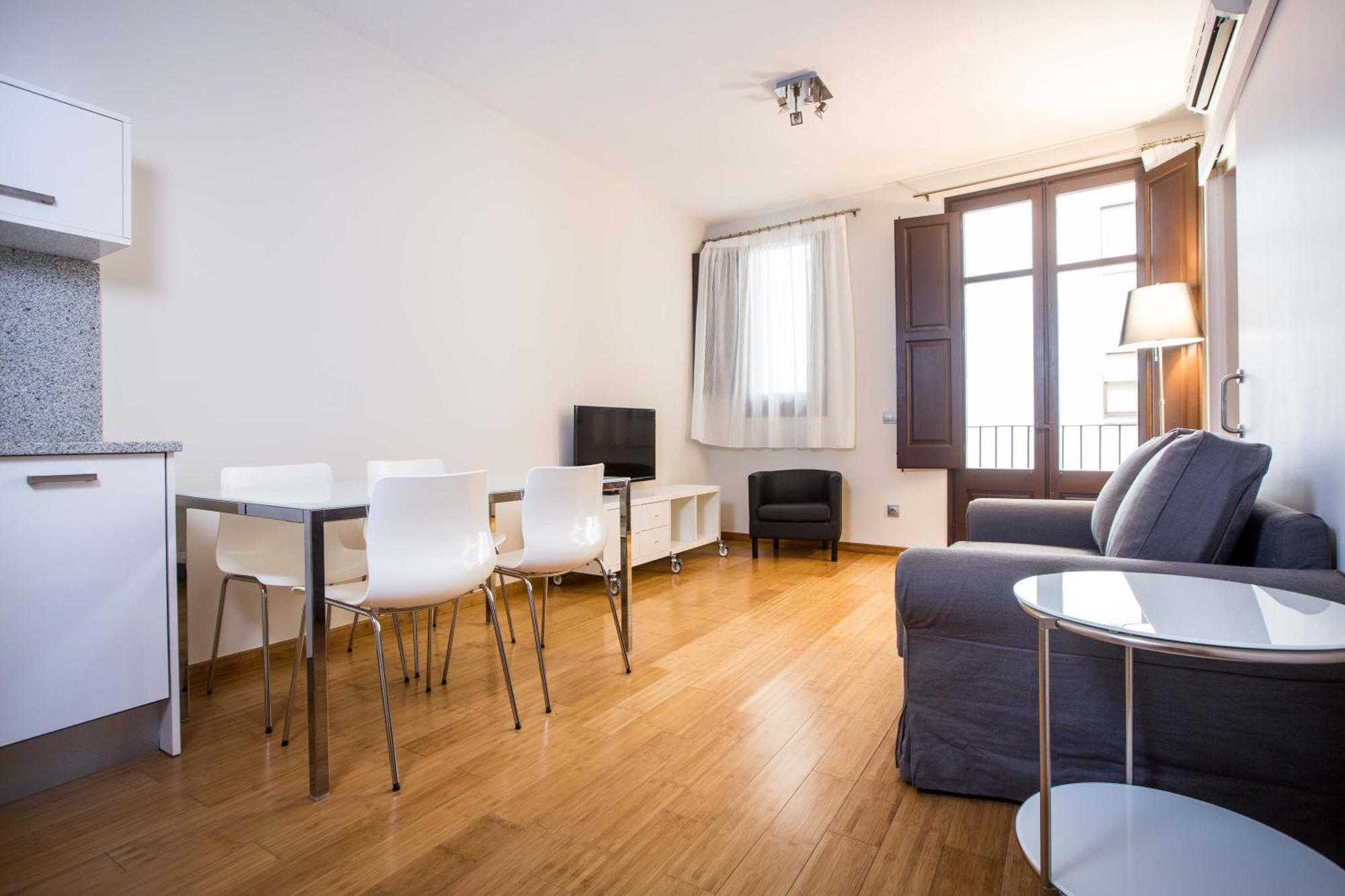 One-Bedroom Apartment,820576400:JPEG