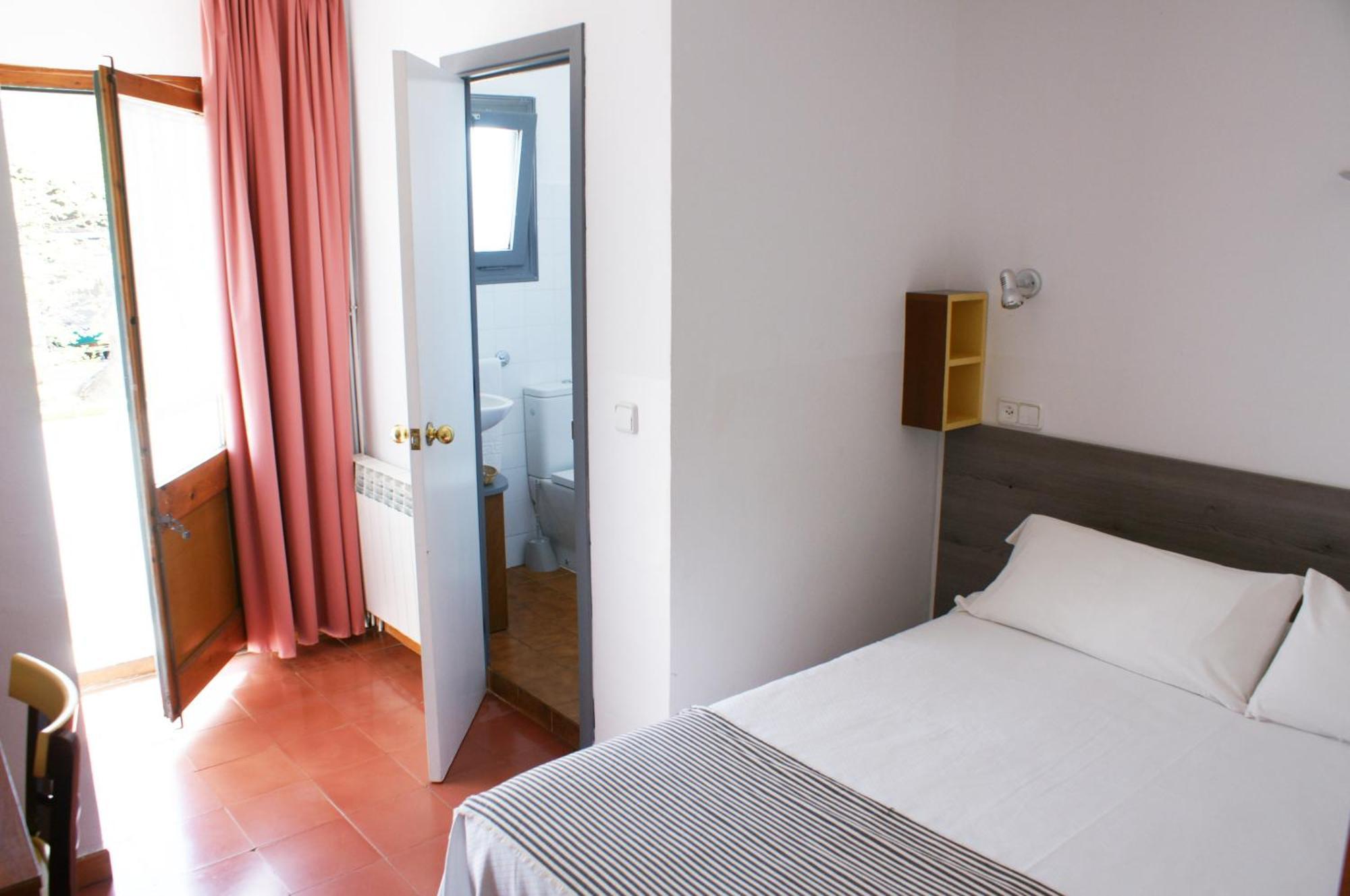 Double or Twin Room Shower,820581170:JPEG