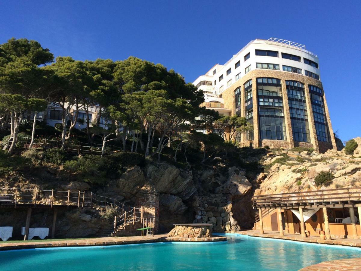 2 Bedroom Apartment with sea view and terrace