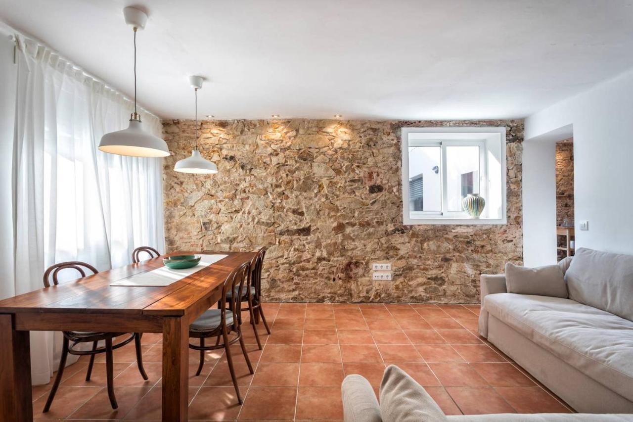 Three-Bedroom House,925508179:JPEG
