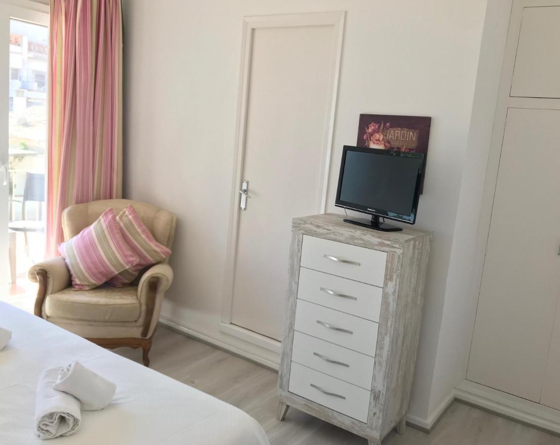 Double Room with Balcony and Sea View,926218999:JPEG