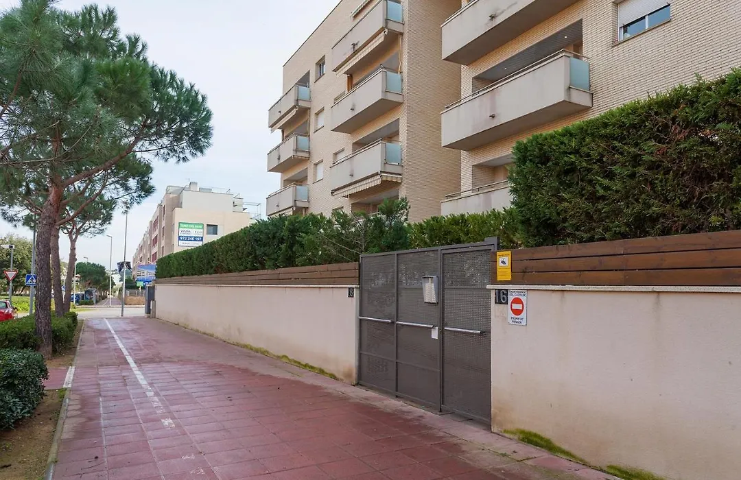 Comfortable Apartment With A Swimming Pool, 250M To The Sea.-1
