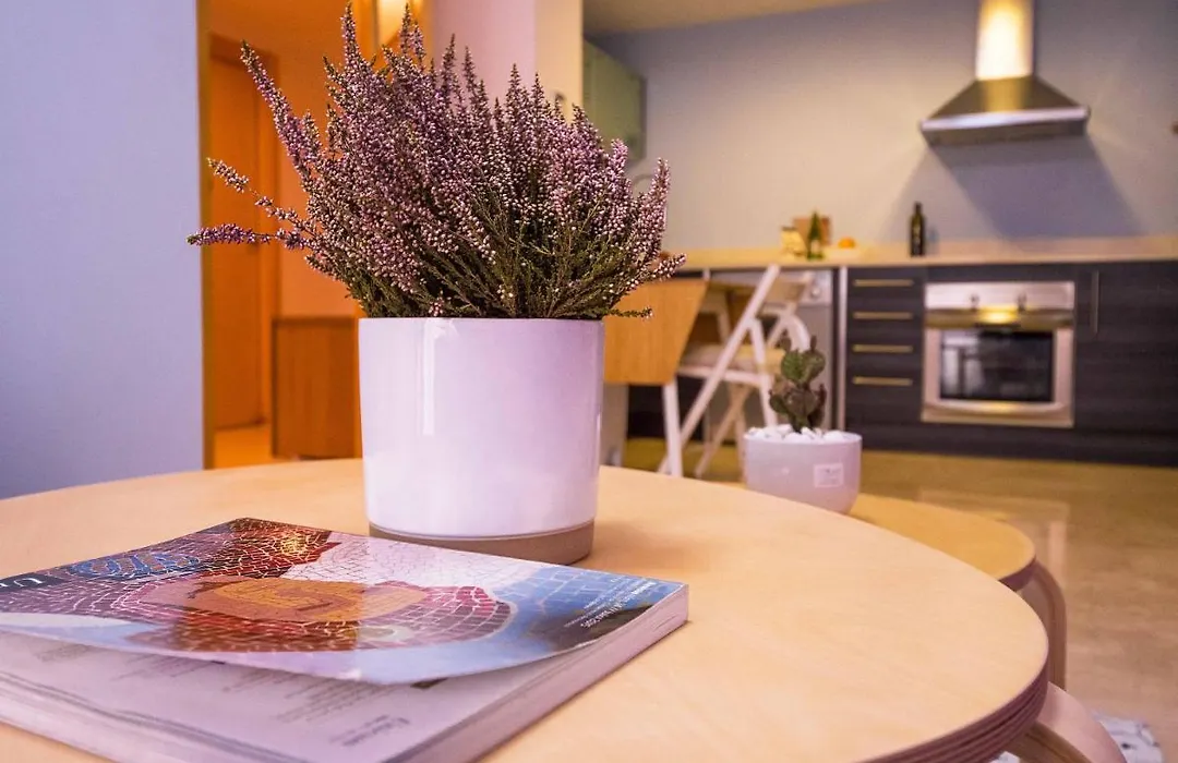 Two Bedroom Stylish Studio, 5 Minutes Walk From The Beach-1