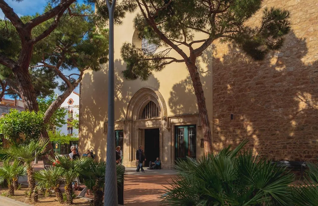 Fantastic 3 Bedroom Apartment, 300M To The Sea-1