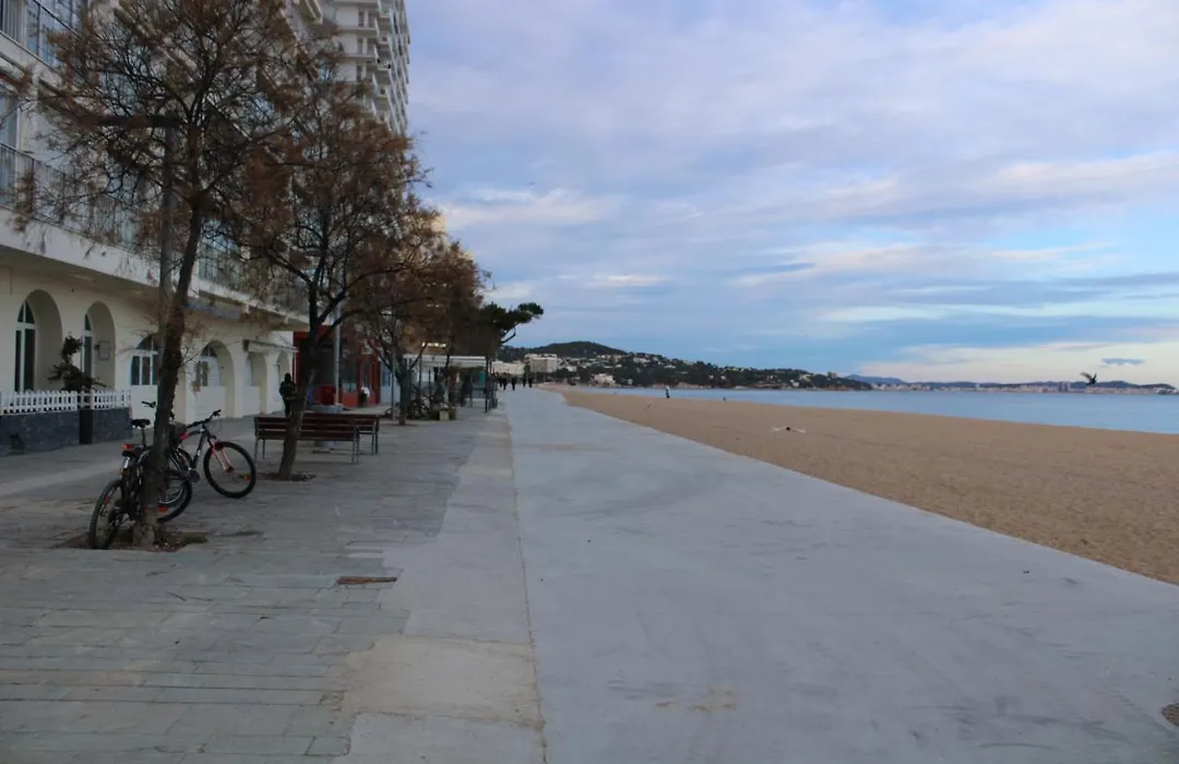Estudio Primera Linea De Mar Con Piscina Y Parking-1