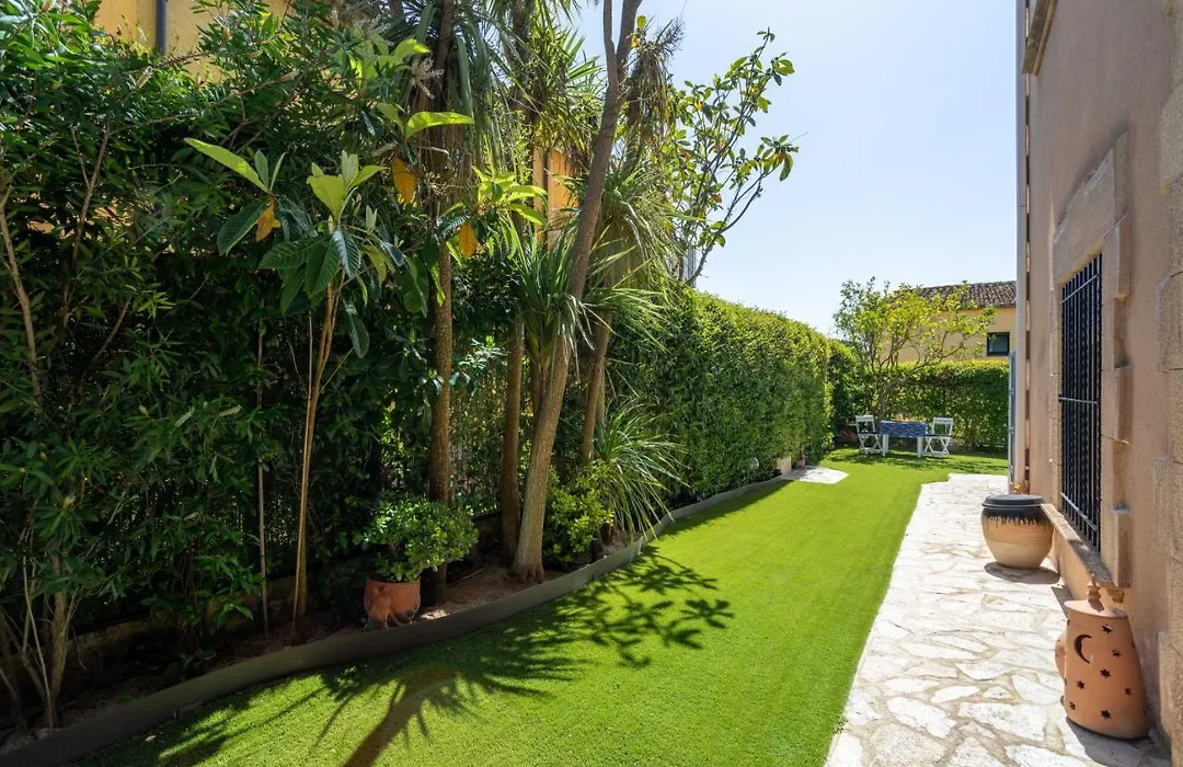 Bonita Casa Adosada Con Jardin Privado Y Piscina Comunitaria-1