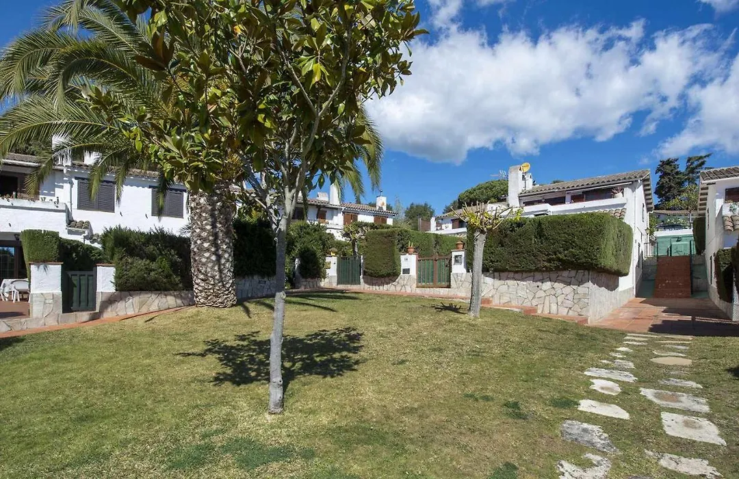 Casa Aurora – Piscina, Jardín y BBQ en Tossa-1
