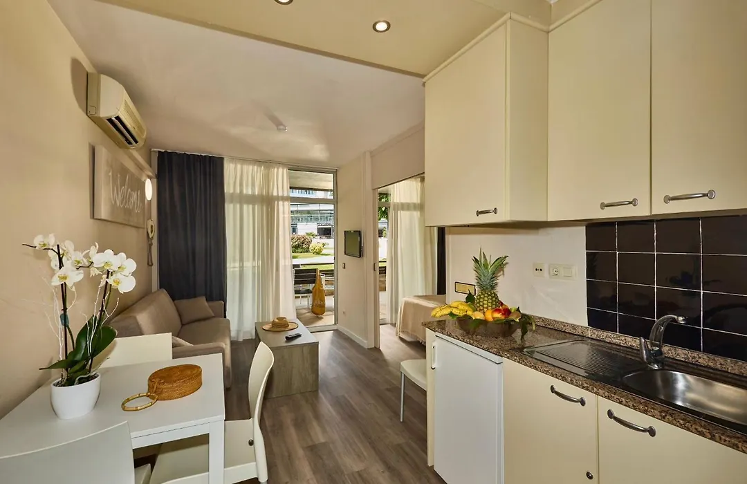 Aparthotel Comtat Sant Jordi-1