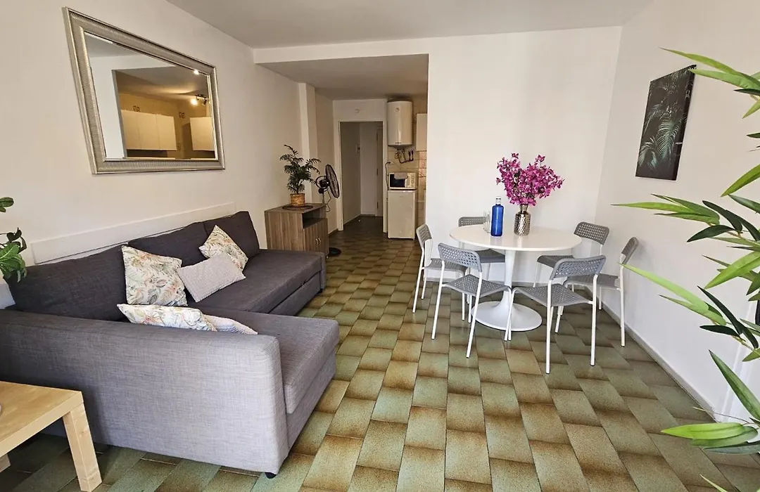 Lloret Center Apartment-1
