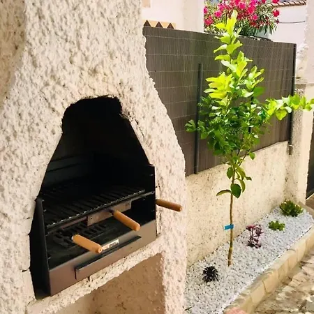 Maison Dans Charmante Residence Avec Grande Piscine Commune,-3