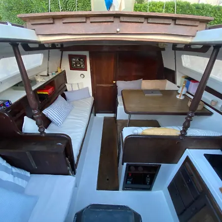Alojate En Un Velero En Empuriabrava O Regala La Experiencia A Alguien Especial-3