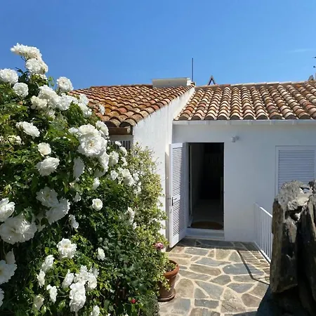 Centric Townhouse With Sea View - Casa Marta-2