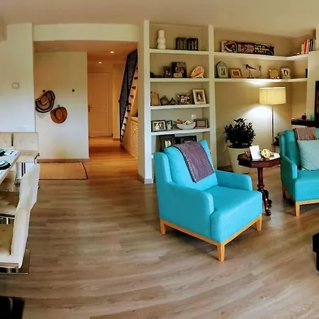 2 Story, 5 Bedroom, 3 Bath Flat, Steps From The Beach & Cliff Walk-3