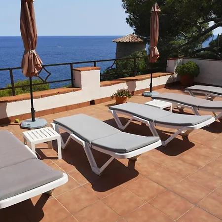 Villa Transatlantique En Premiere Ligne De Mer Dite Villa Esmeralda-2