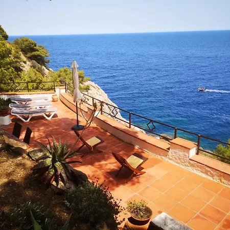 Villa Transatlantique En Premiere Ligne De Mer Dite Villa Esmeralda-3