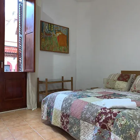 Preciosa Vivienda Enorme Y Totalmente Equipada En El Centro De Figueres-3