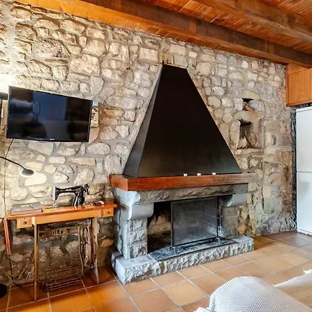 El Vilarot. La Casa De Piedra En La Naturaleza.-3