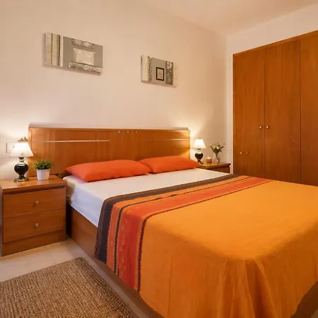 Apartamento Santa Cristina & Bright 2Br With Balcony, Pool & Garden View- Fenals-3