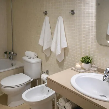 Apartamento Santa Cristina & Bright 2Br With Balcony, Pool & Garden View- Fenals-2