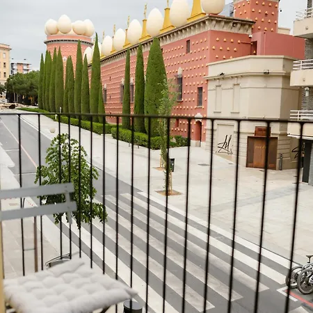 Apartamentos enfrente del Museo Dalí-3