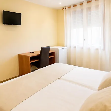 Hostal La Tina-2