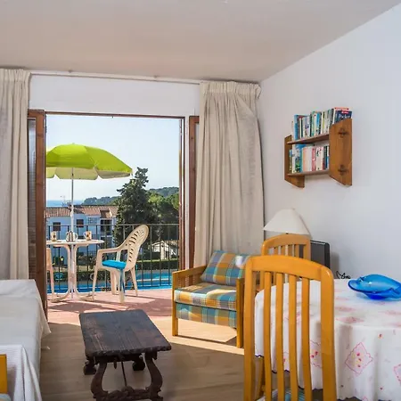 M-1 Calella De Palafrugell 4 Pax-3