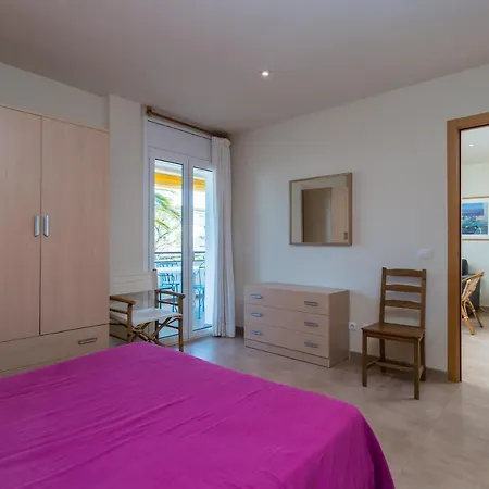 Bf-3 Calella De Palafrugell 4 Pax-2