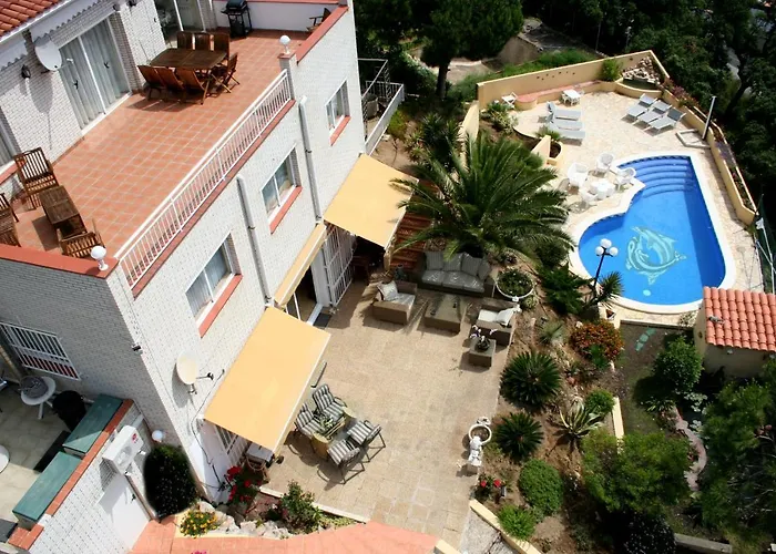 Lloret De Mar -Villa Sleeps 9 With Pool , Seaview, Wifi, Streamingservices Privée