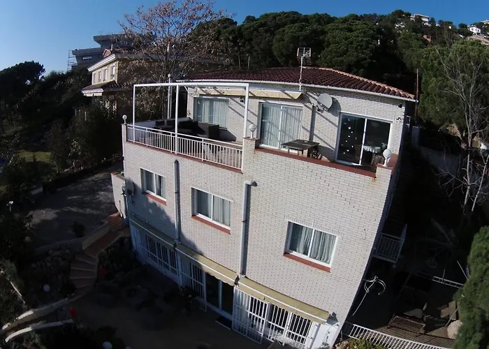 Lloret De Mar- Well-Equipped Modern Villa With Pool And Seaview For 10 Persons