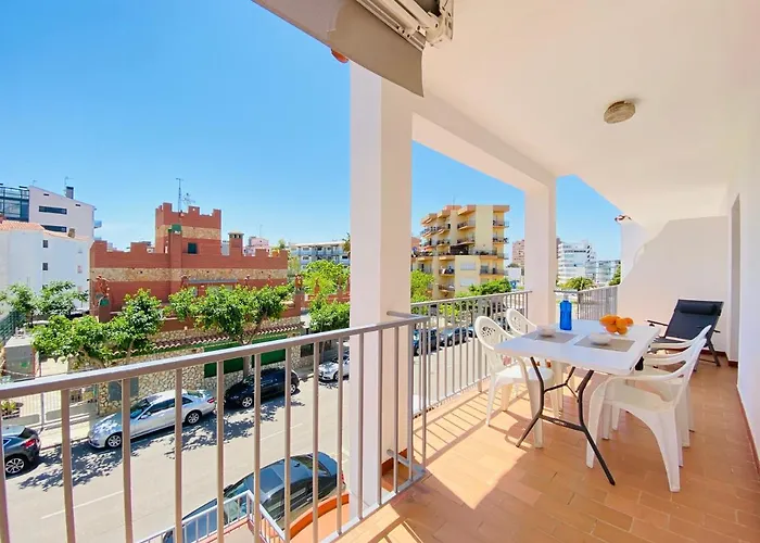 Pet friendly Apartamentos Aquarium. Roses