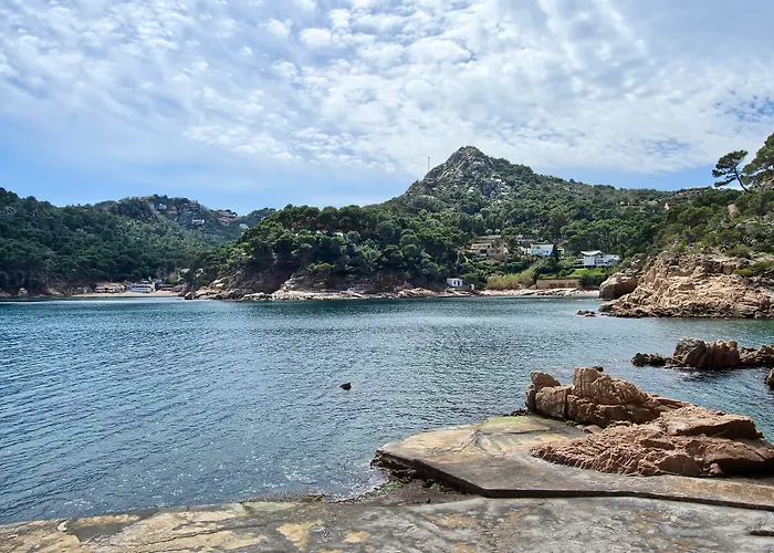 Begur hotels near Platja Sa Tuna