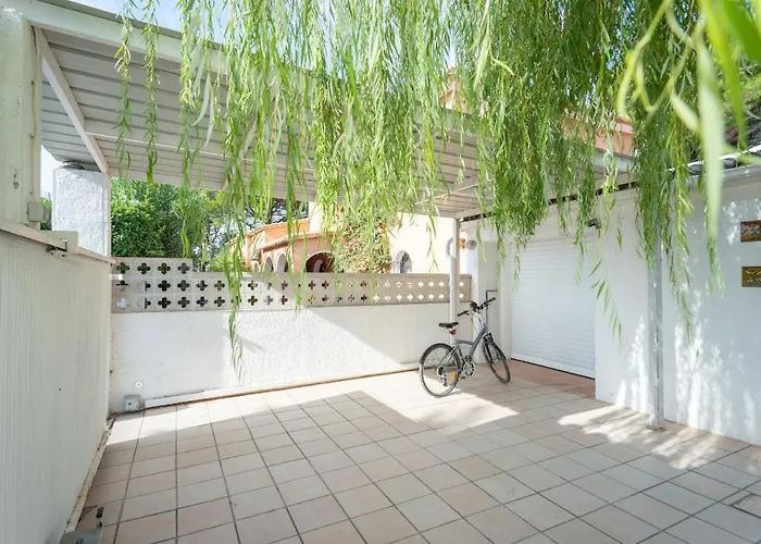 Villa Requesens On Canal Empuriabrava