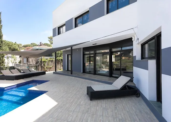 Family-Friendly Villa In Lloret De Mar With Private Pool