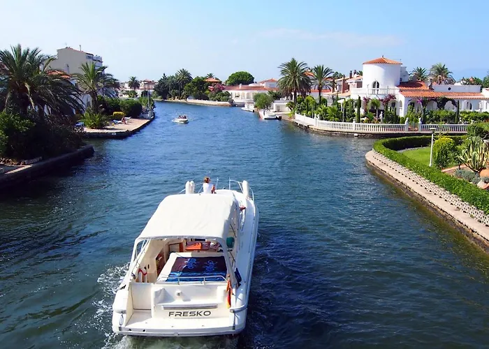 Holiday Home Requesens canal Empuriabrava