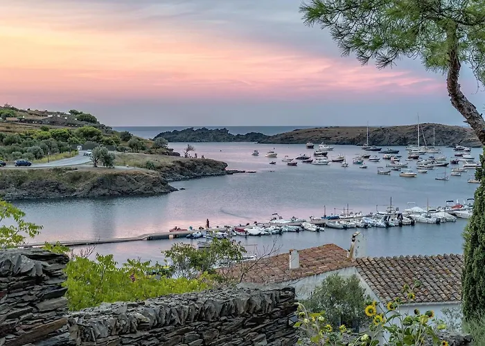Beachfront House With Private Pool For Up To 4 People Cadaqués