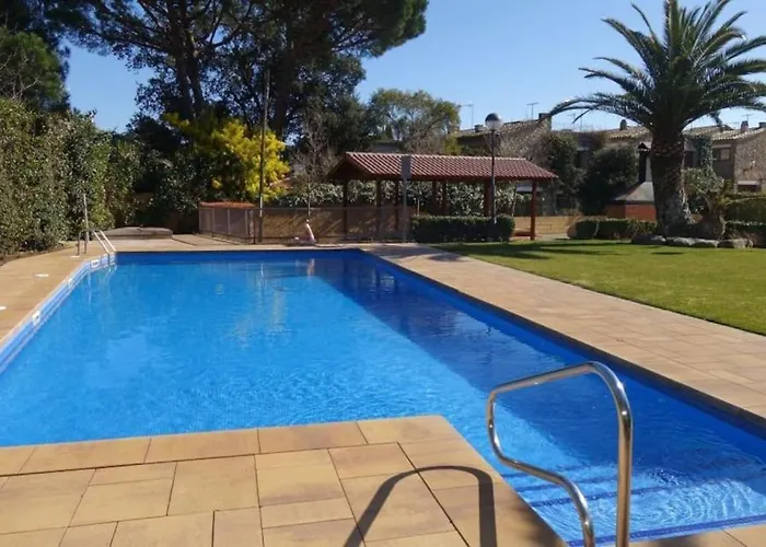 Apto Con Jardin I Piscina Cerca De Las Playas. Parking Gratis By Njoyourstay Calella De Palafrugell admite animales