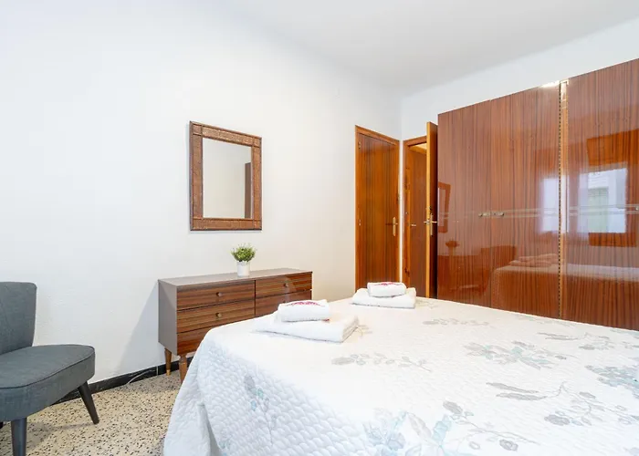 Haustierfreundliches Basic Comfort Apartment Poeta Marquina Pb 2026 Roses
