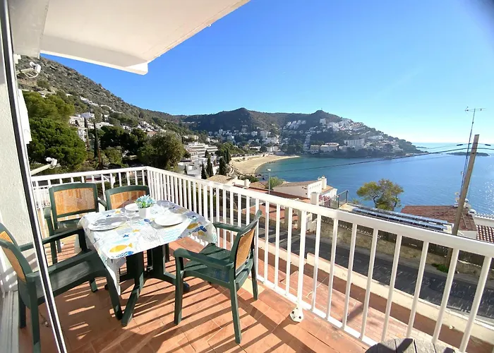 Eden Mar Apartment Roses