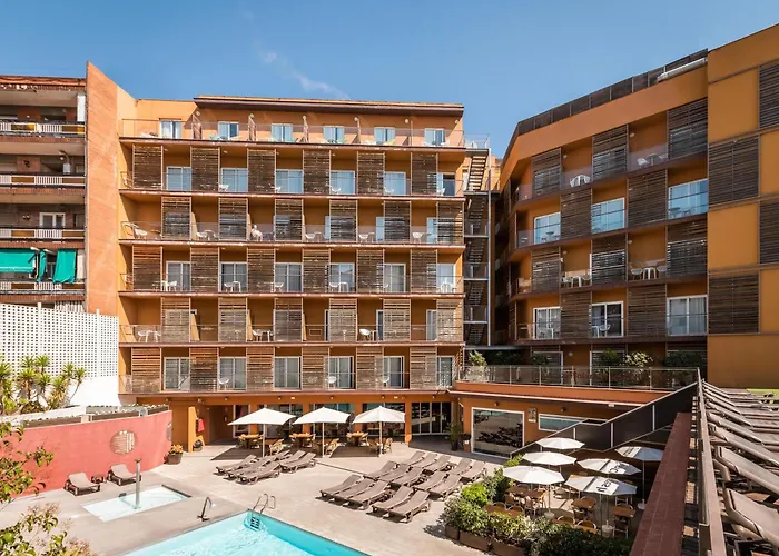 Lloret de Mar hotels near Dona Marinera