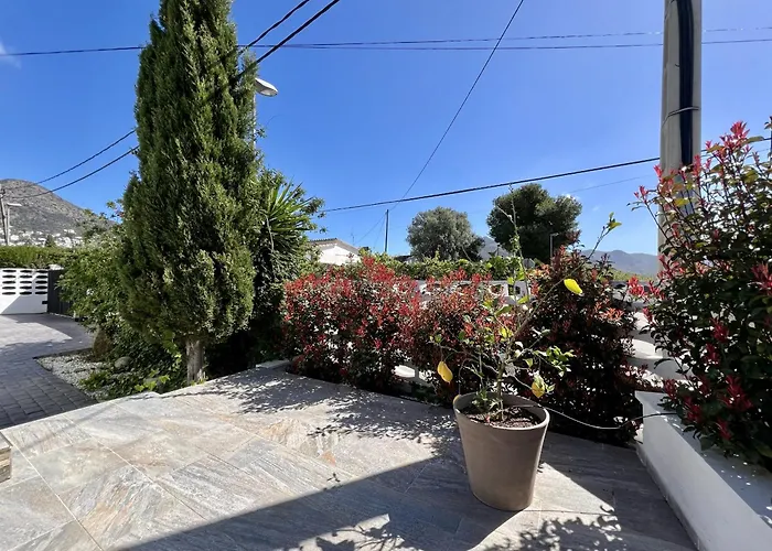 Montsia 23 - Casa Con Piscina Privada En Roses Villa met een Zwembad