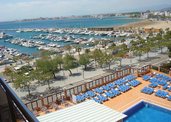 Roses hotels near Minigolf Greens