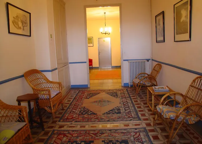 Hostal Adarnius La Bisbal d'Emporda admite animales