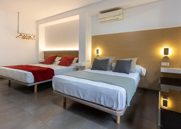 Apartamentos enfrente del Museo Dalí Figueras