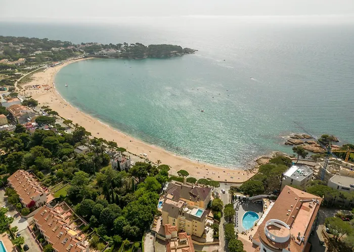 Hotel Ilunion Caleta Park Sant Feliu de Guíxols Con una Pista de Golf