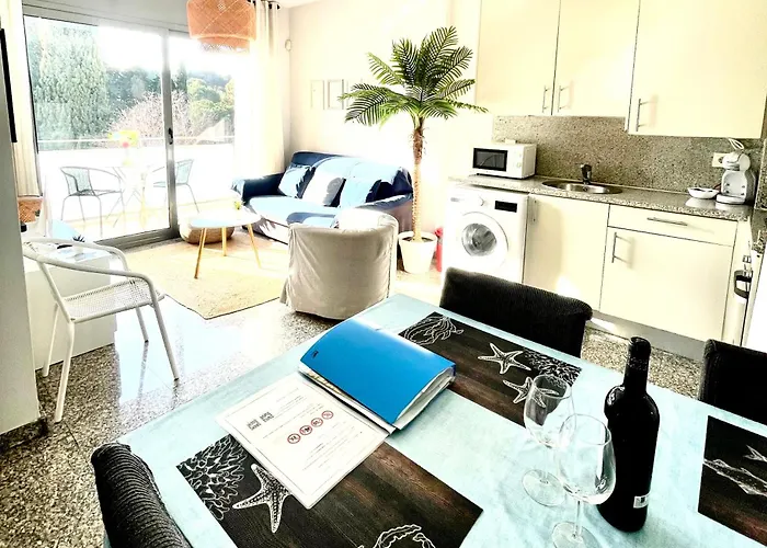 Beach&Pool, Boutique Apartament With Free Parking, Full Equipped In Fenals Beach Lloret de Mar che accetta animali