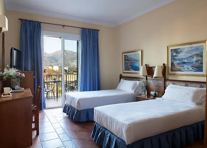Roses Hotels With Pool near Aquabrava Open 5