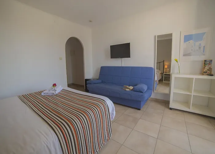 Roses hotels near Minigolf Carmanso