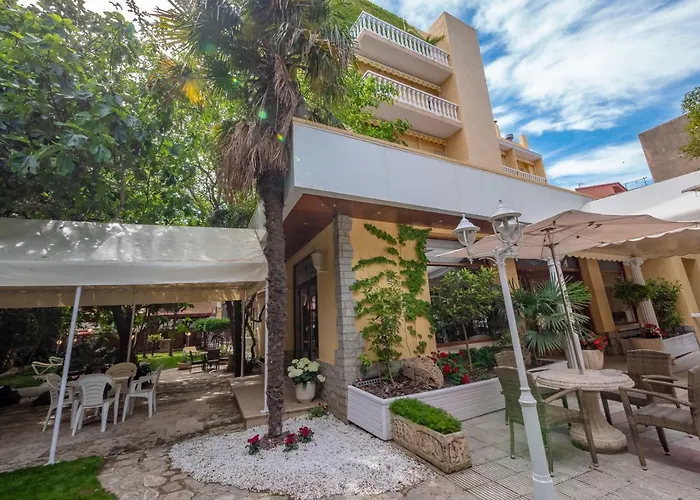 Pet friendly Hostal Gallet Roses