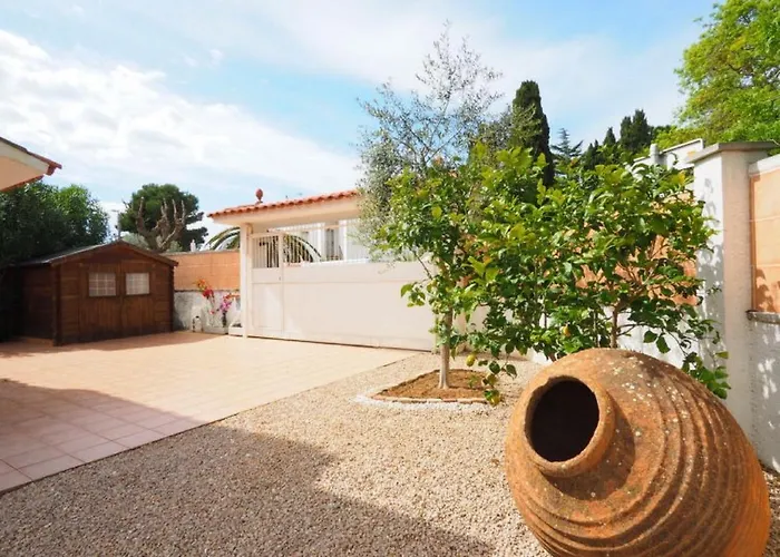 Casa Con 4 Dormitorios Con Piscina Y Amarres Privados Ref 354 Empuriabrava